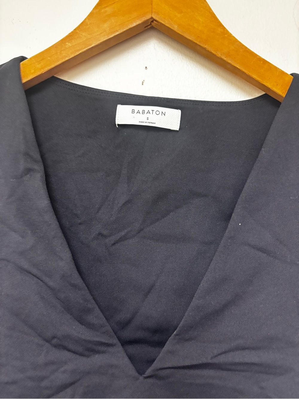 Babaton Contour V Neck Longsleeve Top - Picture 5 of 11